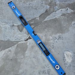 Empire auto calibrated digital 4' box level