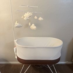 Snoo Bassinet Like New 