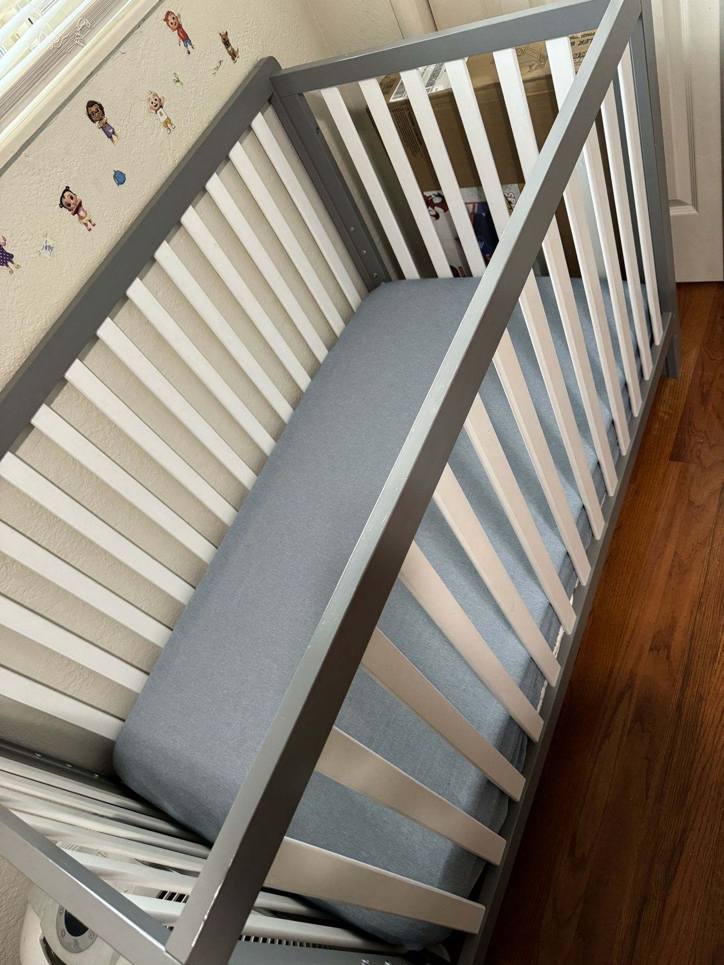 Baby Crib (Like new) 