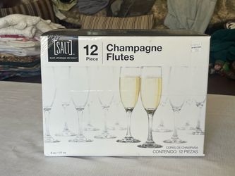 New Salt 12 Piece Glass Champagne Flutes.