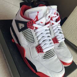 Jordan 4 Retro OG Fire Red 