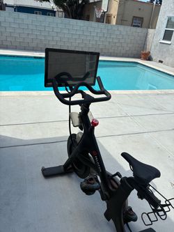 Peloton Bike w/ Touchscreen – Excellent Condition – $400 OBO