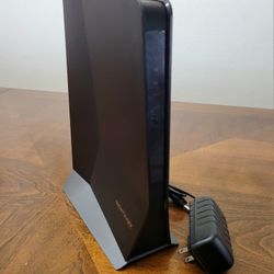 Netgear Nighthawk EAX80, 4 x Ports 1000Base-T LAN 6Gb/s.  5GHz Dual-Band Wireless Extender. Excellent Condition. 