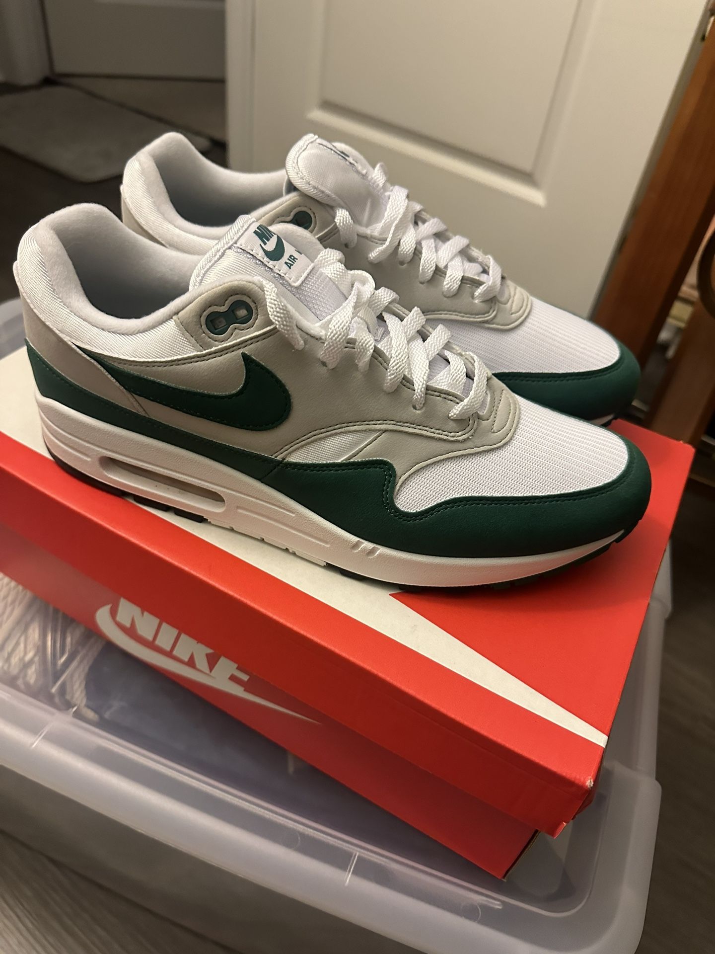 Nike Air Max 1 Men’s Eagles Kelly Green Brand New