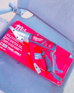 Milwaukee M18 18-Volt Lithium-Ion Cordless 18-Gauge Double Cut Metal Shear (Tool-Only)