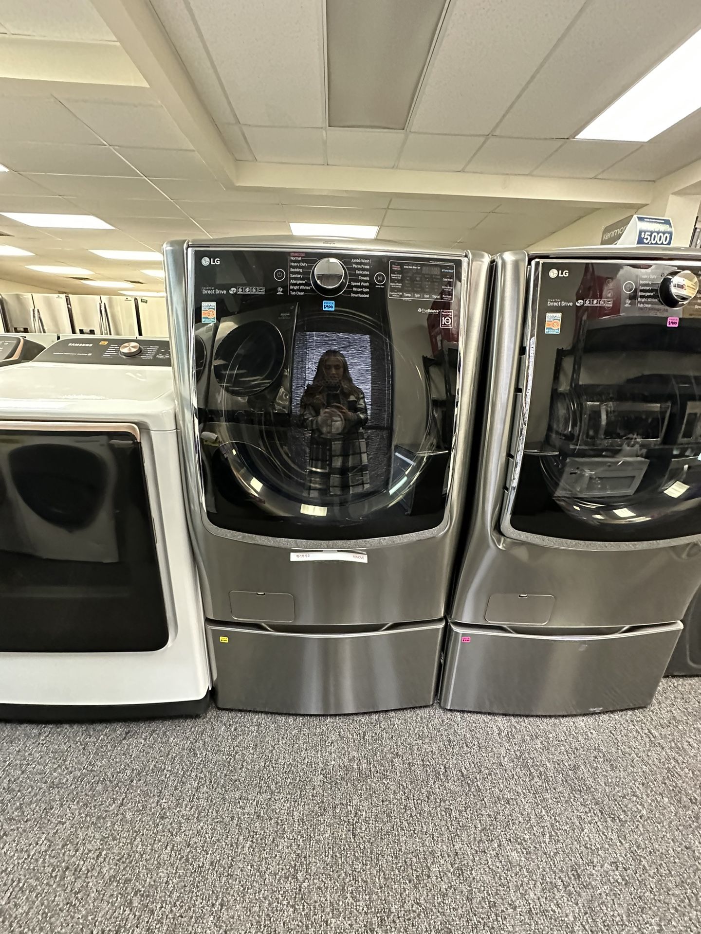 New Lg Large Capacity Front Load Washer With Pedestals