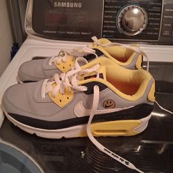 nike airmax 90  size 6y