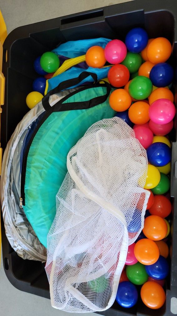 Kids Play Pen Balls And Tunnels