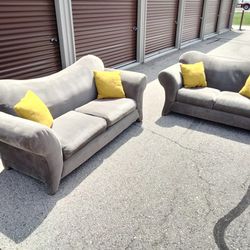 Beautiful Bauhaus Couch+Loveseat *DELIVERY INCLUDED*
