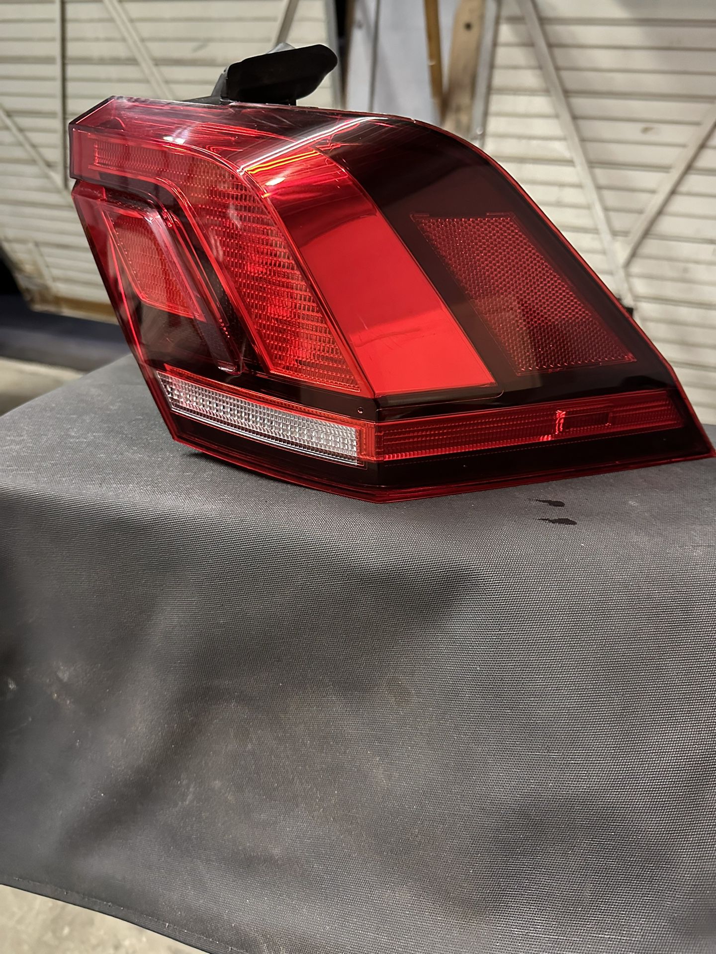 2018 To 2023 Volkswagen Tiguan Passenger Tail Light