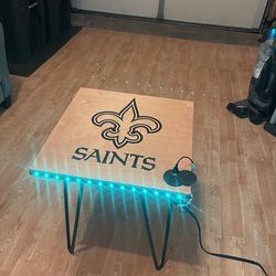 NEW ORLEANS SAINTS SIDE TABLE WITH LED LIGHTS, USB PORTS, & POWER SUPPLY