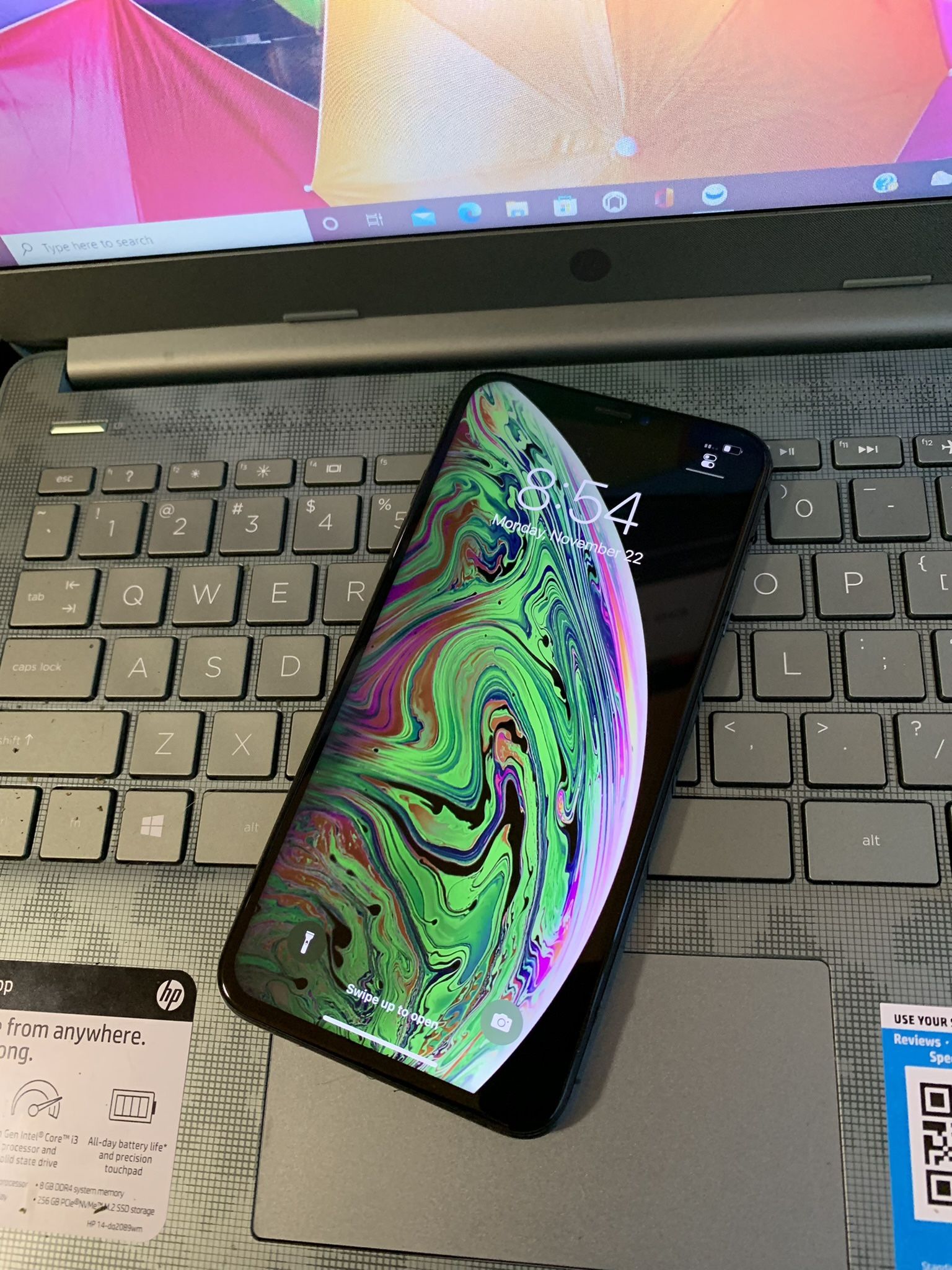 iPhone XS 64GB Carrier Unlocked Good Condition