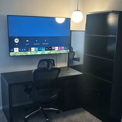 Tv , couch, desk table READ DESCRIPTION OR BEST OFFER