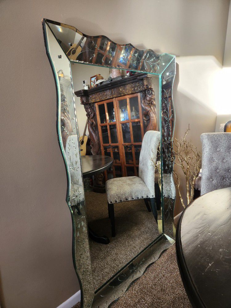 Beautiful 1940s Hollywood Regency Mirror 