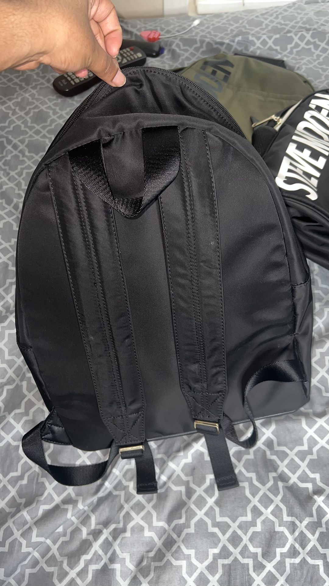 TOMMY HILFIGER MEDIUM SIZE BOOKBAG