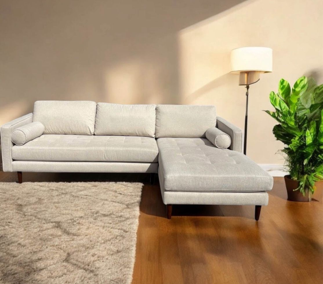 Living Spaces Sectional Couch🛻 Delivery Available🛻