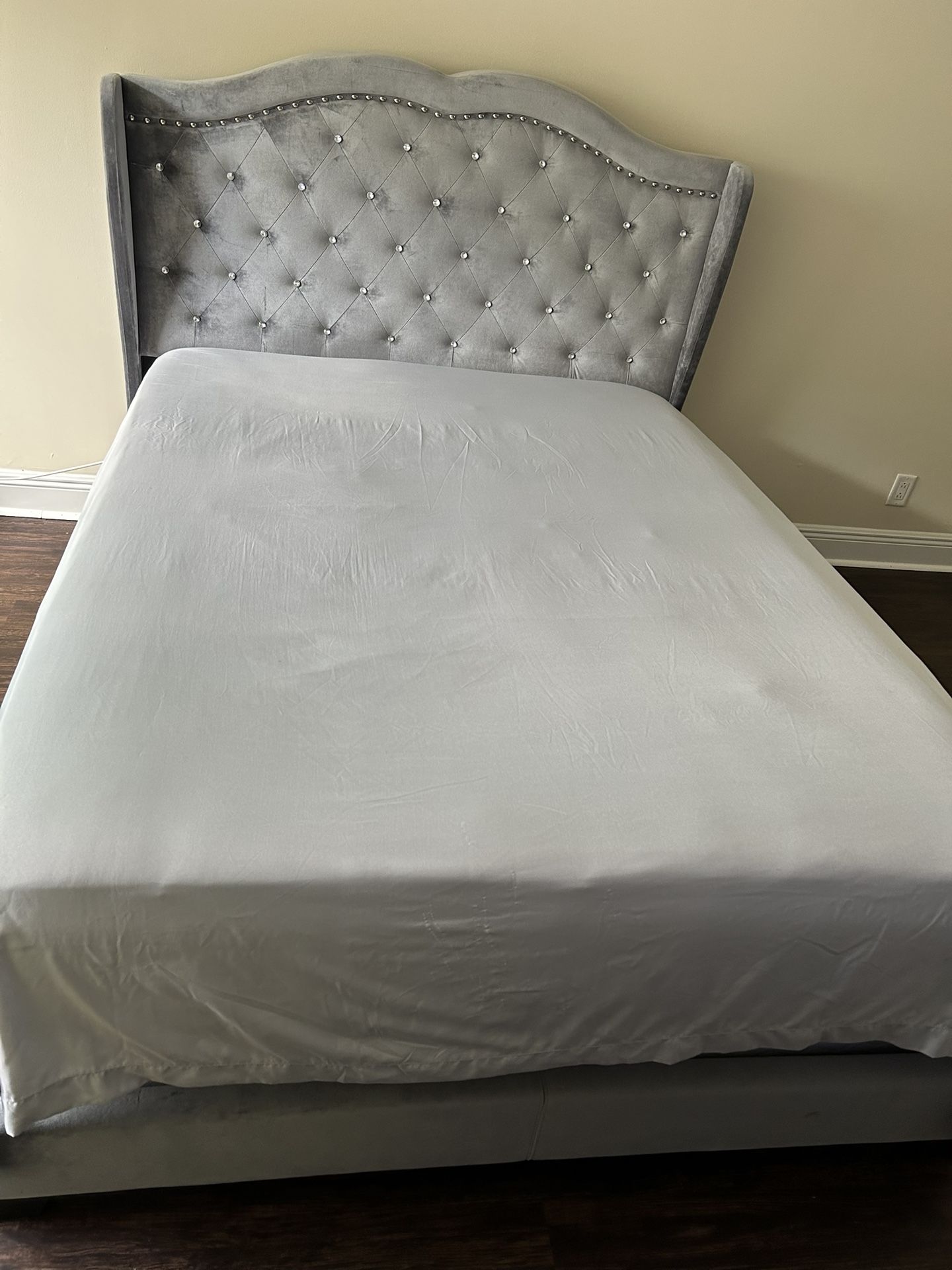Queen bed Frame And Mattress