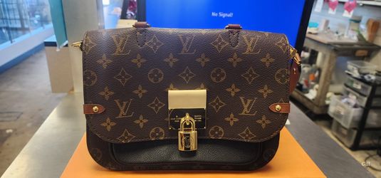 Louis Vuitton Purse With Authentic Paper 
