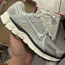 Nike Vomero 5
