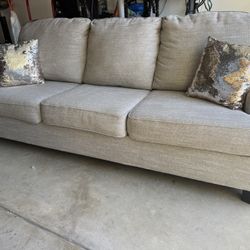 7.5ft Couch - Free Delivery 🚚 