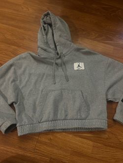 Gray Jordan’s cropped hoodie