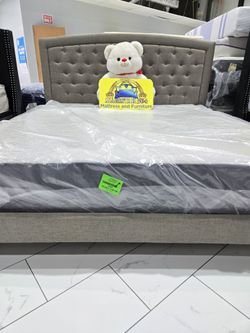 King sizes bed with mattress
