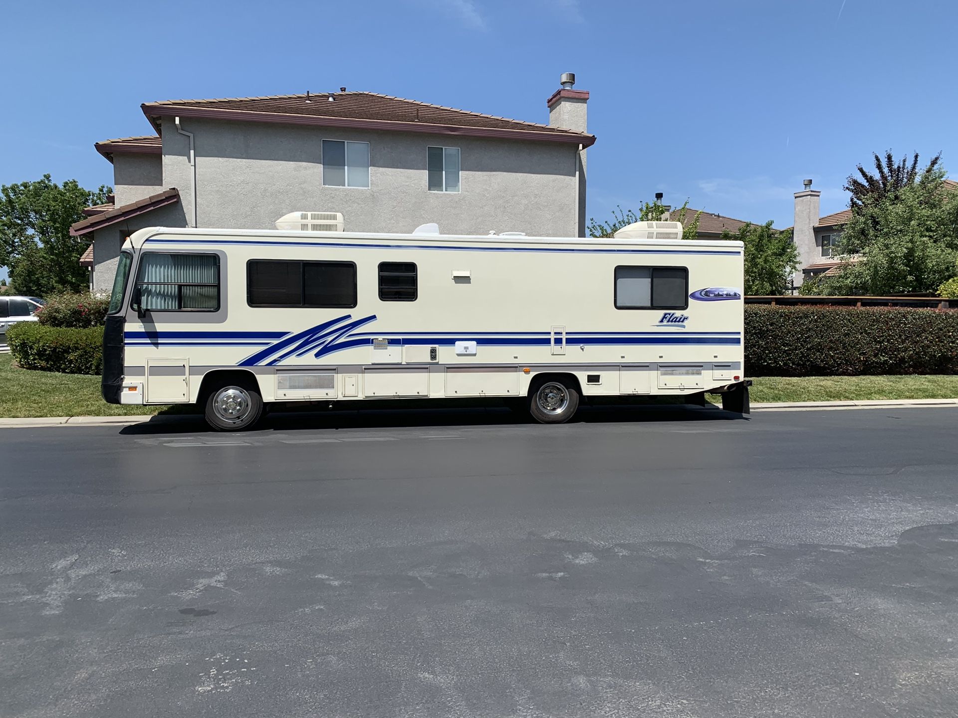 1994 Fleetwood flair 32ft Detroit diesel 6.5 low miles