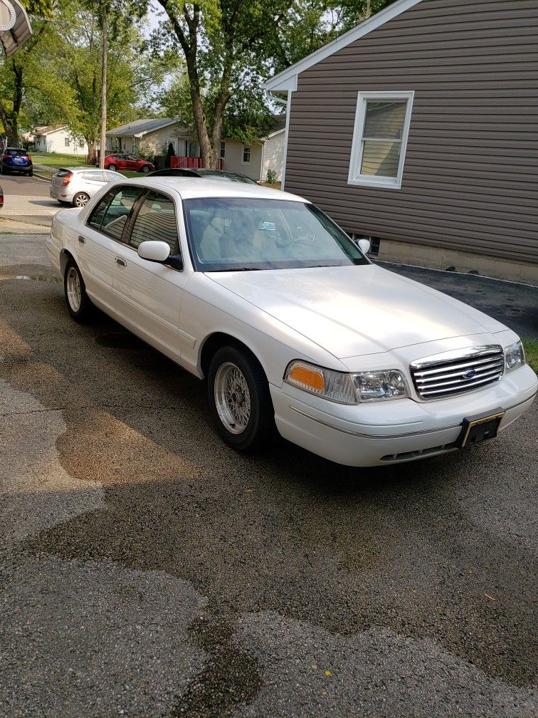 1998 Ford Crown Victoria