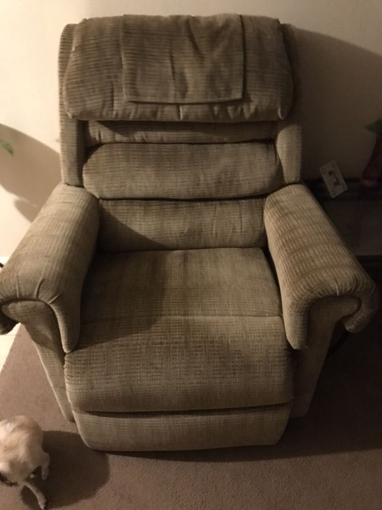 Used Electric Recliner That Lifts. It’s In good Condition And Is Missing Only The Ac Adapter. It’s a Light Tan.