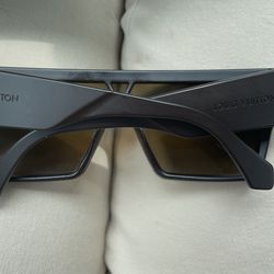 Louis Vuitton Cyclone Sunglasses for Sale in Elsa, TX - OfferUp