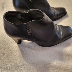 Shoe Boots With 2 1/2" Heels Size 8 1/2 W "Marion " Gently Worn)