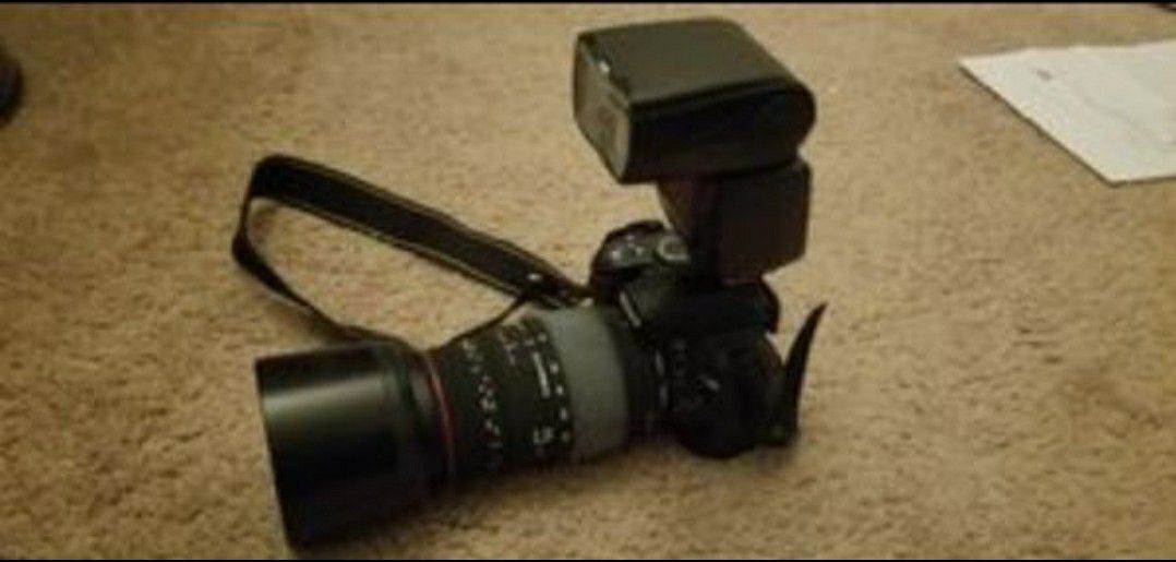 Nikon SLR camera Packaged Deal with upgraded lens, external flash, nikon travel bag