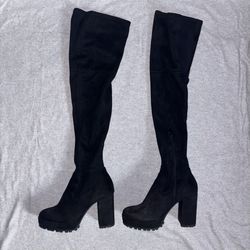 THIGH HIGH BLACK BOOTS - SIZE 7