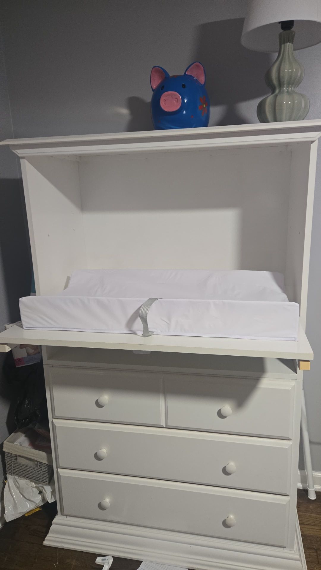 Bellini Changing Table/ Baby Dresser 