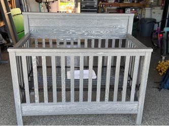 Crib with conversion kit