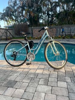 DIAMONDBACK VITAL 2 DIVINE SERINE 700 C BIKE