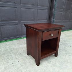 Nightstand 