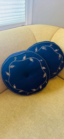 2x silk purple pillows
