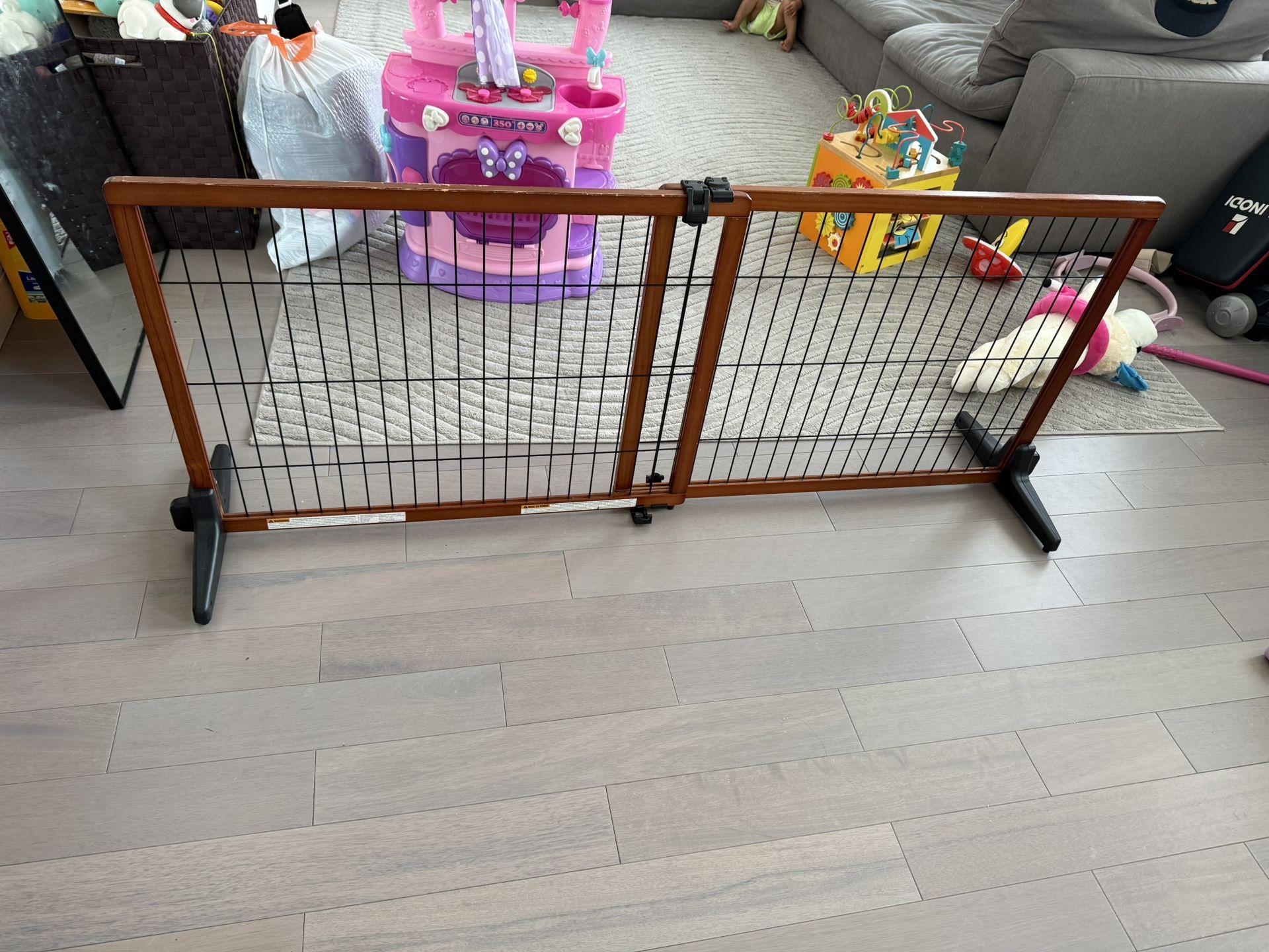 saftey gate for dogs or babies up to 5.5 feet