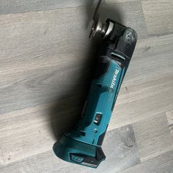 Makita 18V LXT Lithium-Ion Cordless Variable Speed Oscillating Multi-Tool (Tool-Only) With Blade 