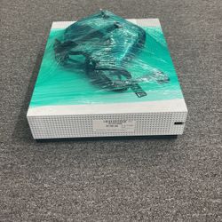 Xbox One Slim 