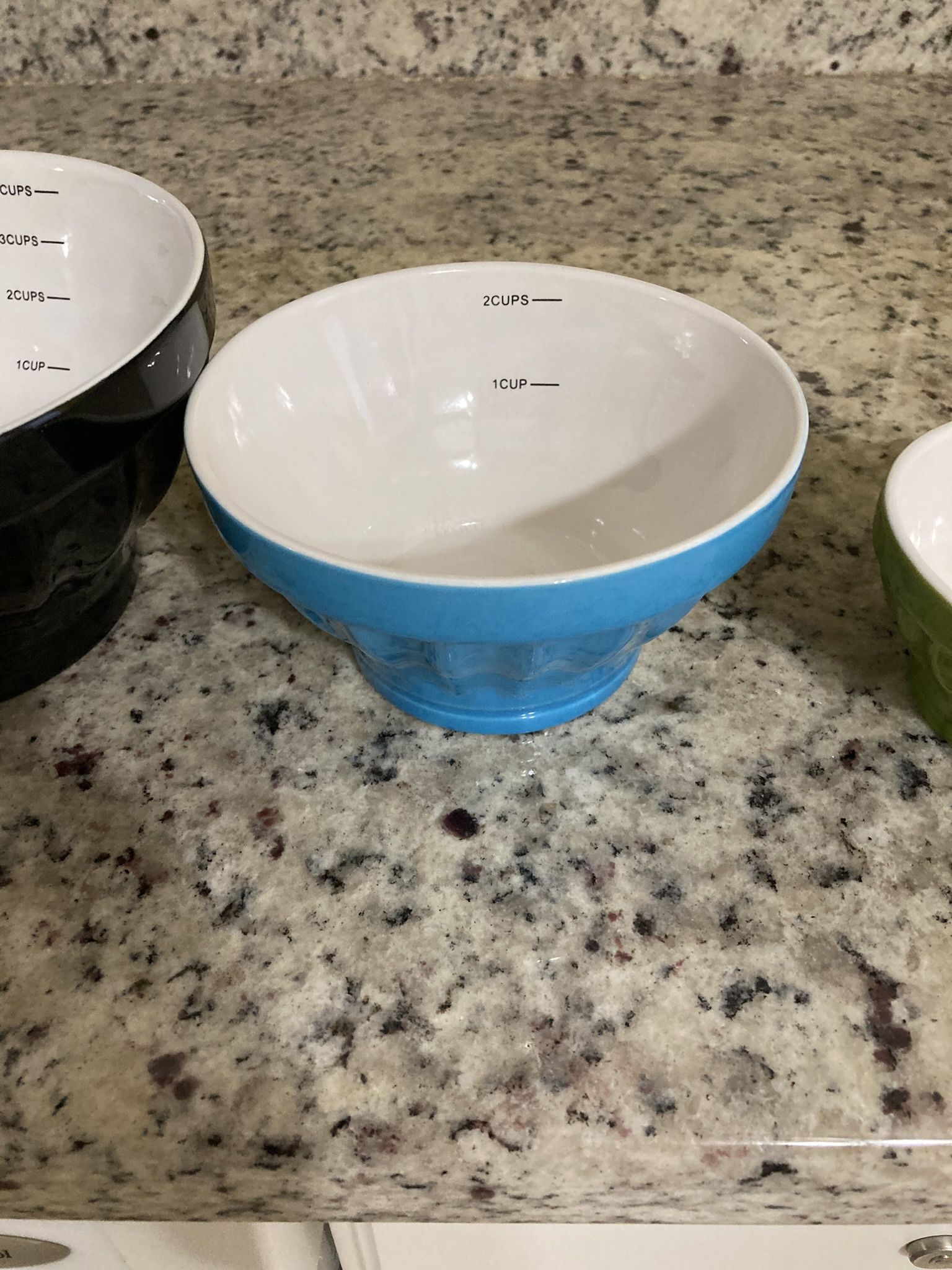 Pampered chef kids mixing bowls and measuring cup set for Sale in Surprise,  AZ - OfferUp