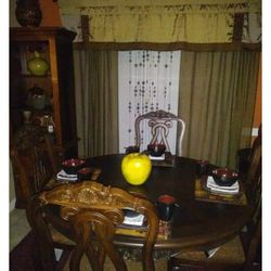 North Shore Round Dining Room Table