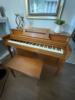 Wurlitzer Vintage Upright Piano 88 Keys Walnut Brown Finish 3 Pedals w/ Bench