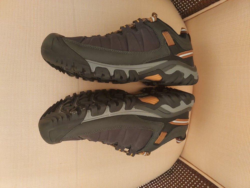 New Keen Shoes Size 12