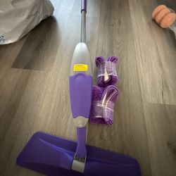 Purple Spray Mop with 2 Washable Microfiber Pads
