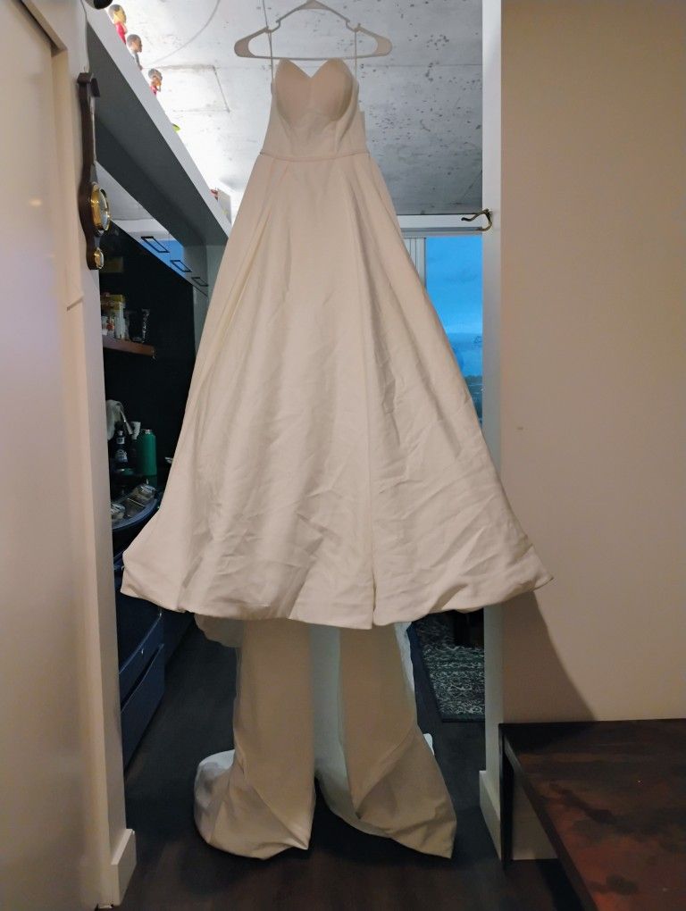 Deluxe Bridal Size 8 Brand New $750