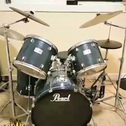 Pearl Drumset