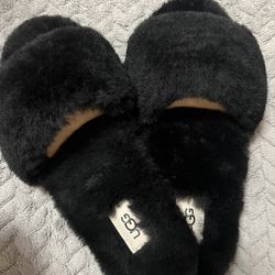 Brand New Ugg Fluffy Slides Black 