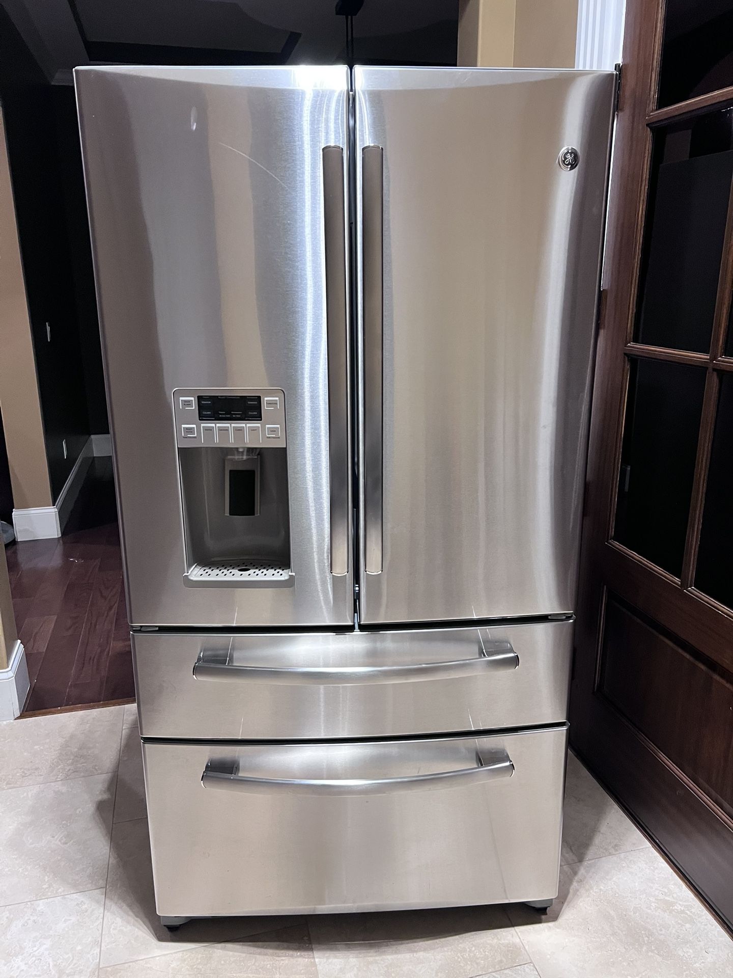 GE Refrigerator For Parts. 